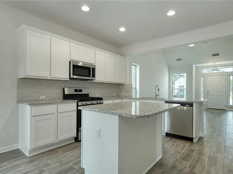 801 Falkland Trce — Photo 4