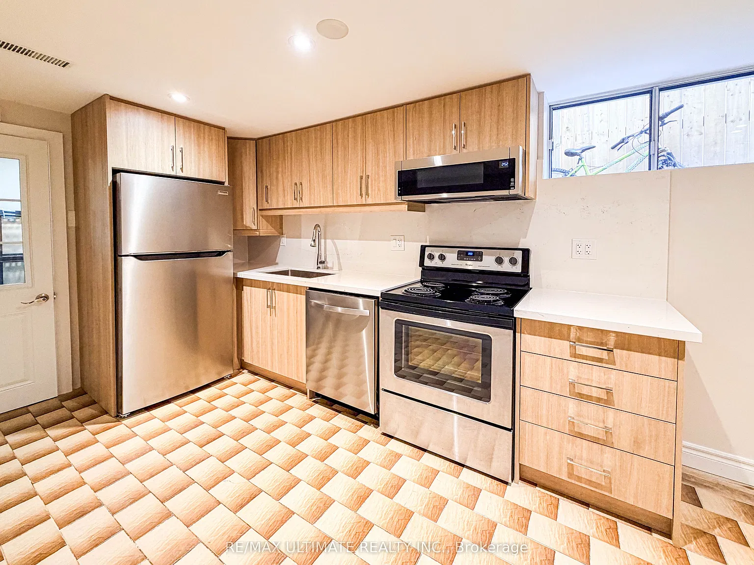 2 bed, $2,000 — Photo 4