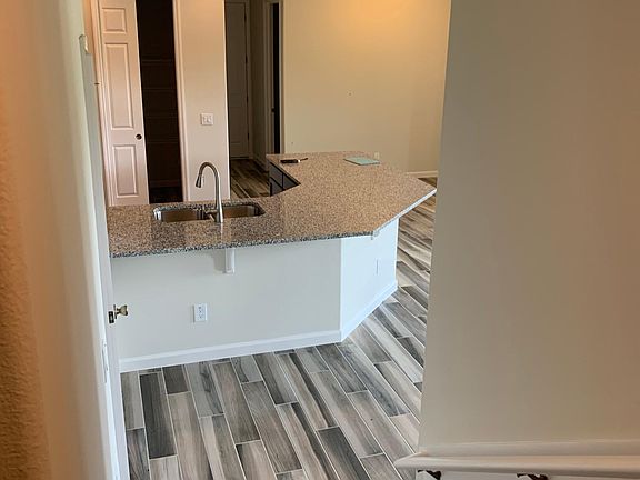 3rd image of 735 Lanai Cir