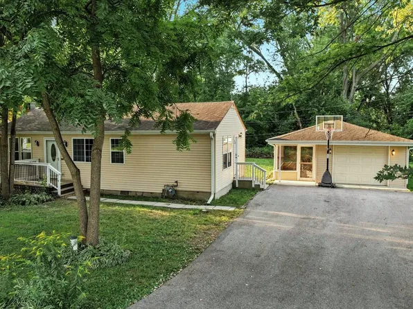 819 Southside Ave, McHenry, IL 60051