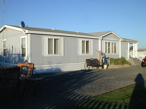 3rd image of 7788 Road F SE Trailer 13