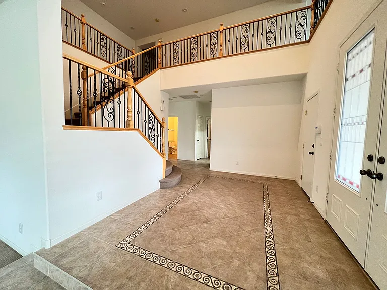 742 Canary Wharf Dr — Photo 5