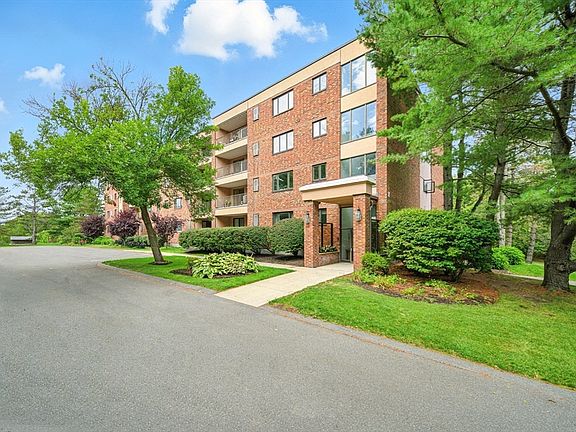3rd image of 12 Ledgewood Way APT 26