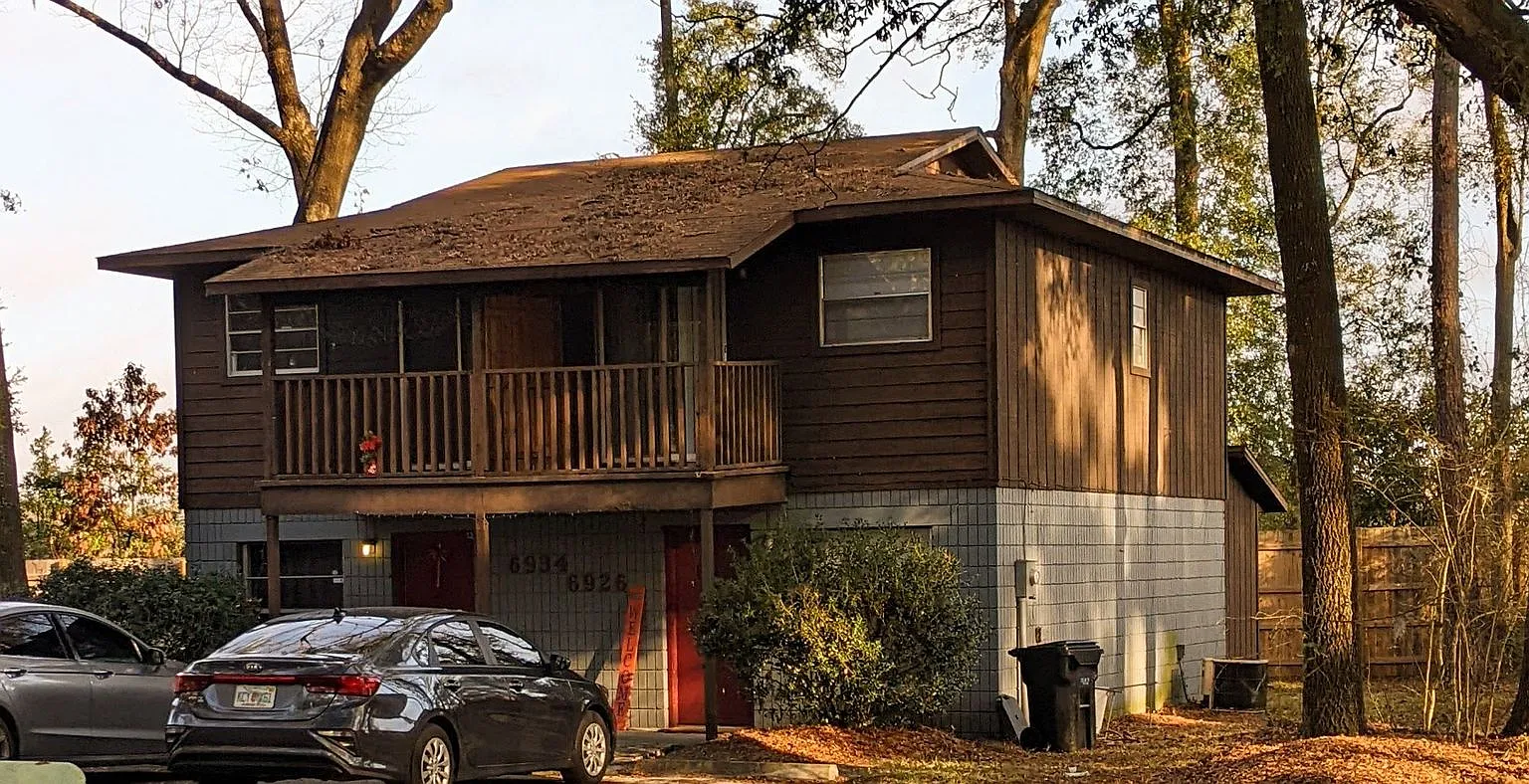 Tower Oaks Townhouse — Photo 1