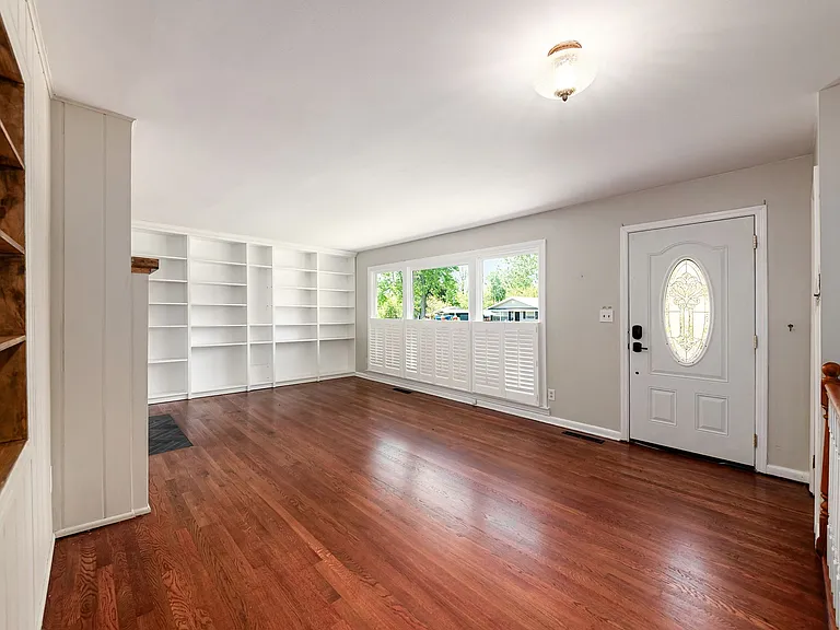 297 E Clearview Ave — Photo 15