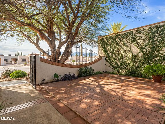 3rd image of 1057 Carmelita Dr