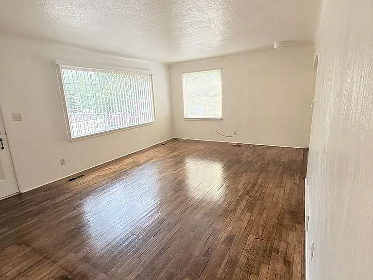 4534 The Cedars — Photo 10