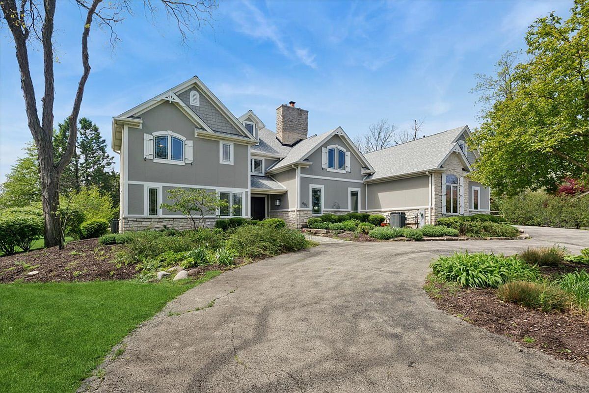 685 Golf Club Ln