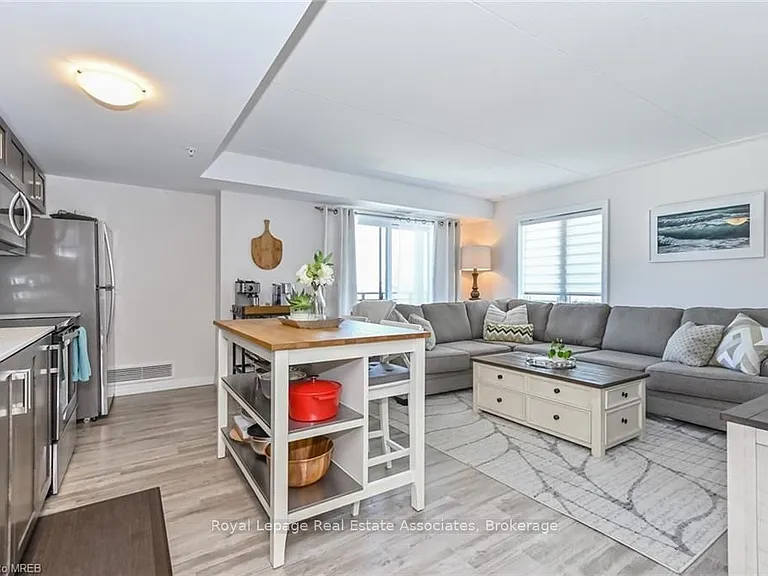 108 Summit Ridge Dr #302 — Photo 2