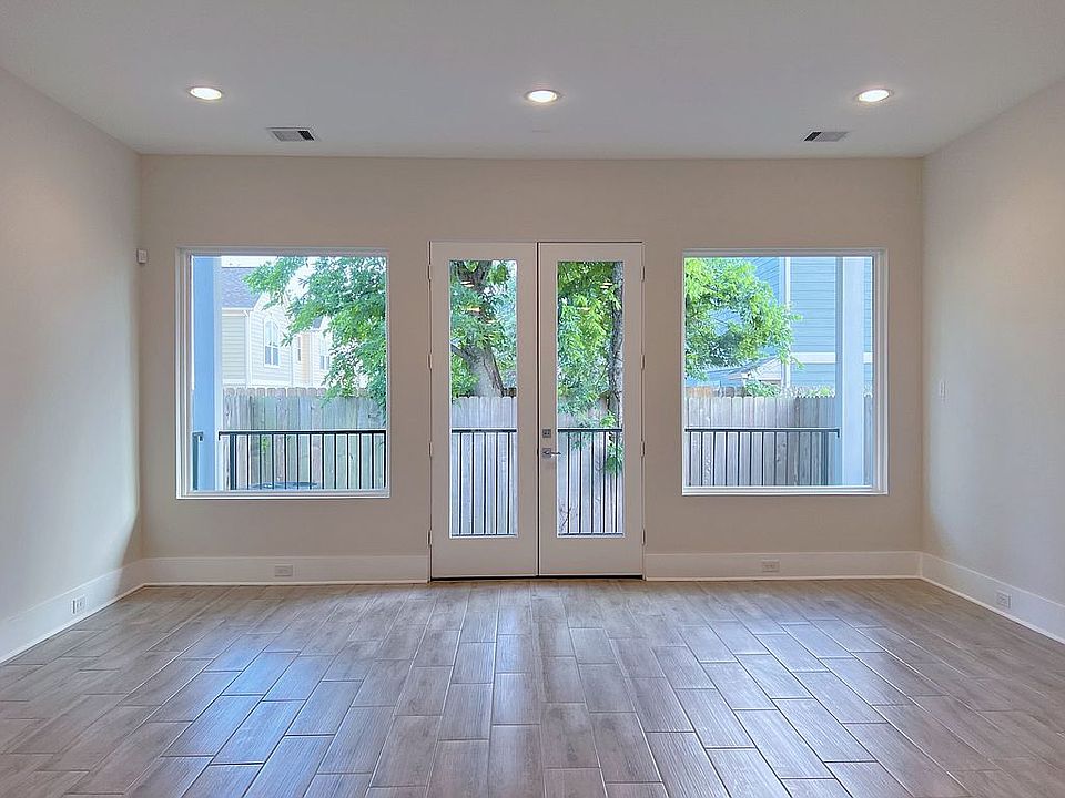 2nd image of 1307 Idylwild St