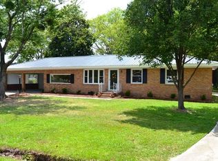 207 Cherry Dr, Cheraw, SC 29520