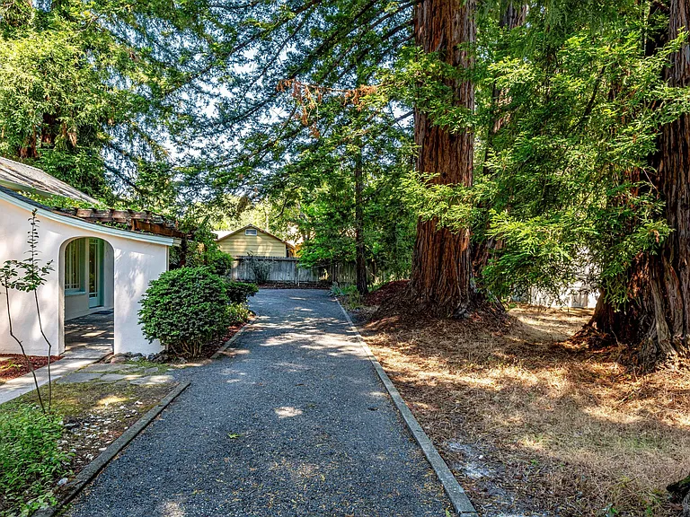 742 Austin Ave — Photo 49