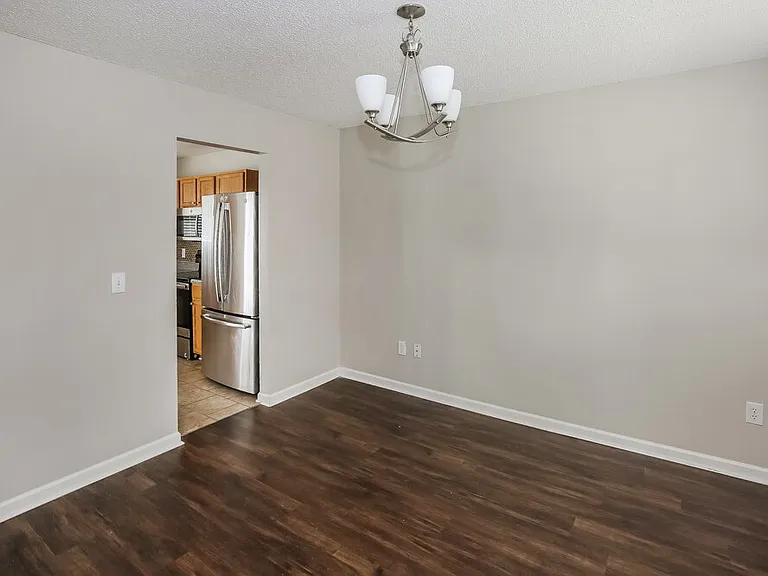 3913 Edgeview Dr — Photo 7