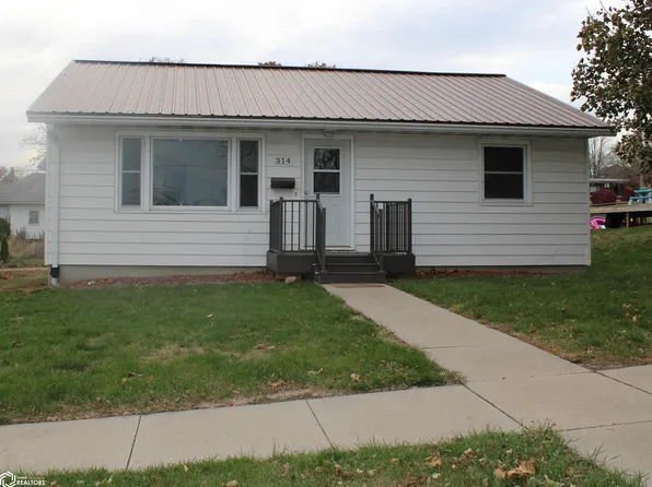 314 S Walnut St, North English, IA 52316