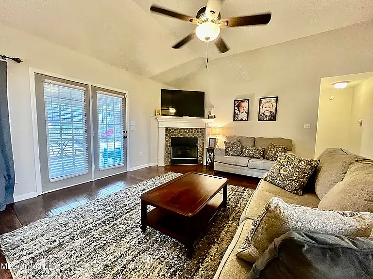 Building Photo - 1377 Pendulum Dr N