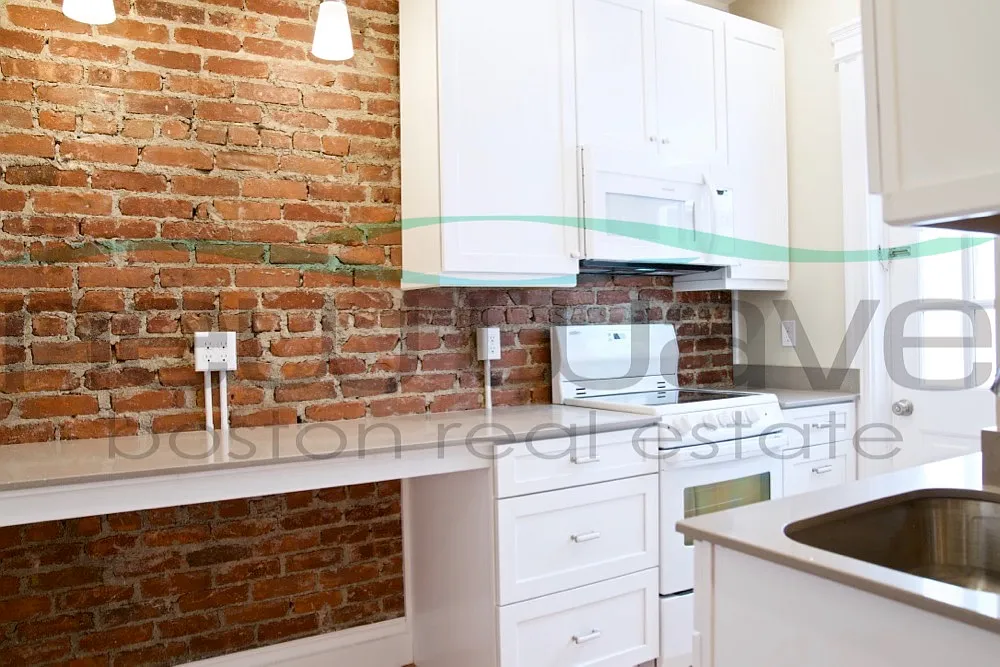 2 bed, 700 sqft, $3,900 — Photo 3