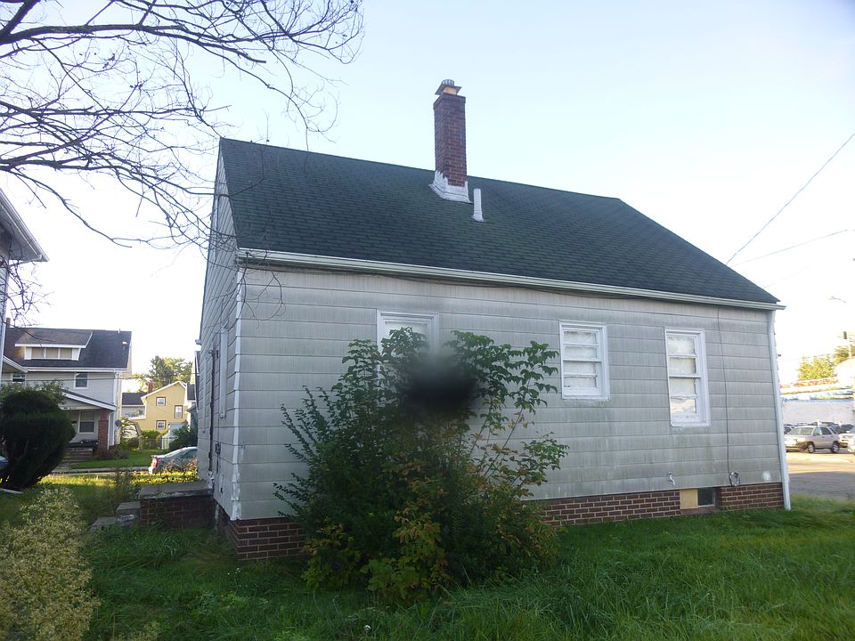 2nd image of 2921 10th St NW
