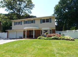 24 Glenmere Ln, Commack, NY 11725