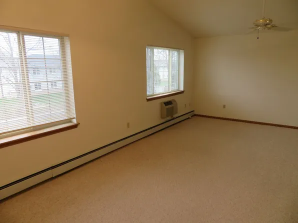 Castle Rock 385 BLDG, 385 Main St #12, Lomira, WI 53048