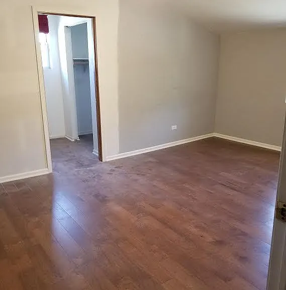 2114 W Melrose St — Photo 8