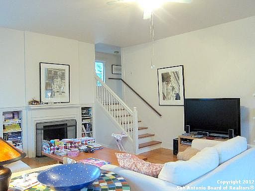 5th image of 209 Hubbard Ave