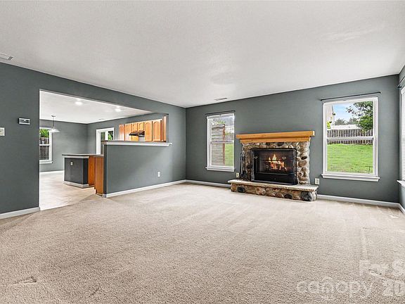 4th image of 3800 Shasta Cir
