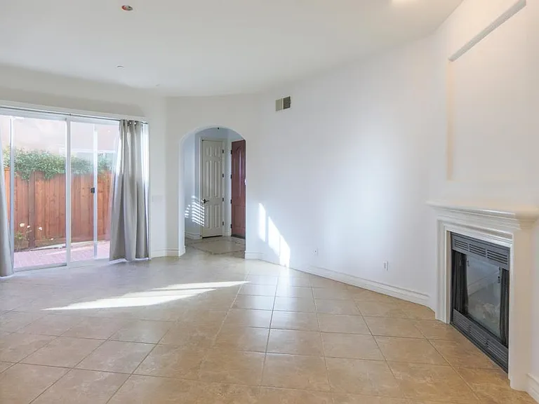 415 N Cedros N — Photo 20