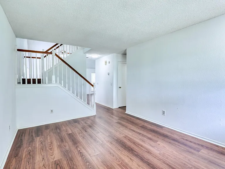 2931 Great Lakes Ave — Photo 10