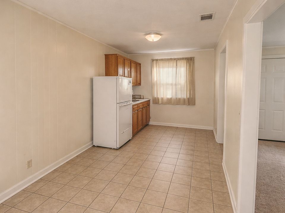 2nd image of 4202 Crane St #B