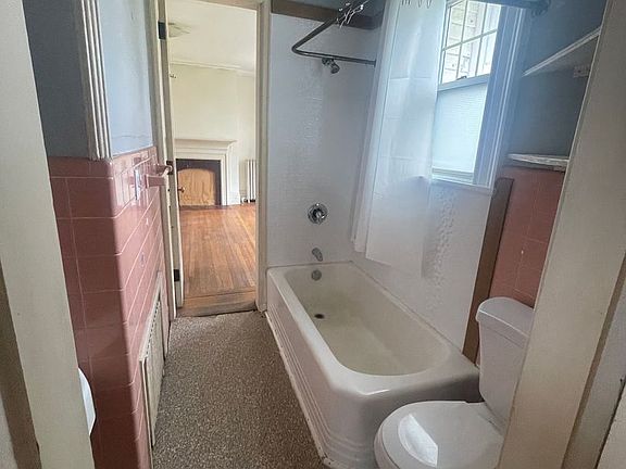 4th image of 75 Wendell Ave Unit 1