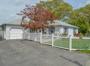 28 Sand Pond Rd, Warwick, RI 02888