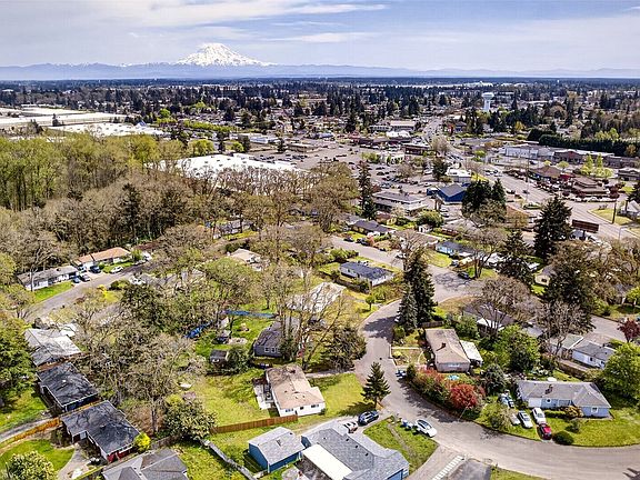 2nd image of 27 crescent Circle SW