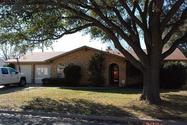 1st image of 3809 Honeysuckle Ln