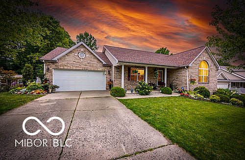 2nd image of 2929 Stoneleigh Dr