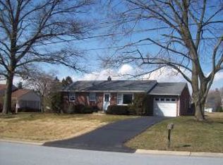 52 Tennyson Dr, Lancaster, PA 17602