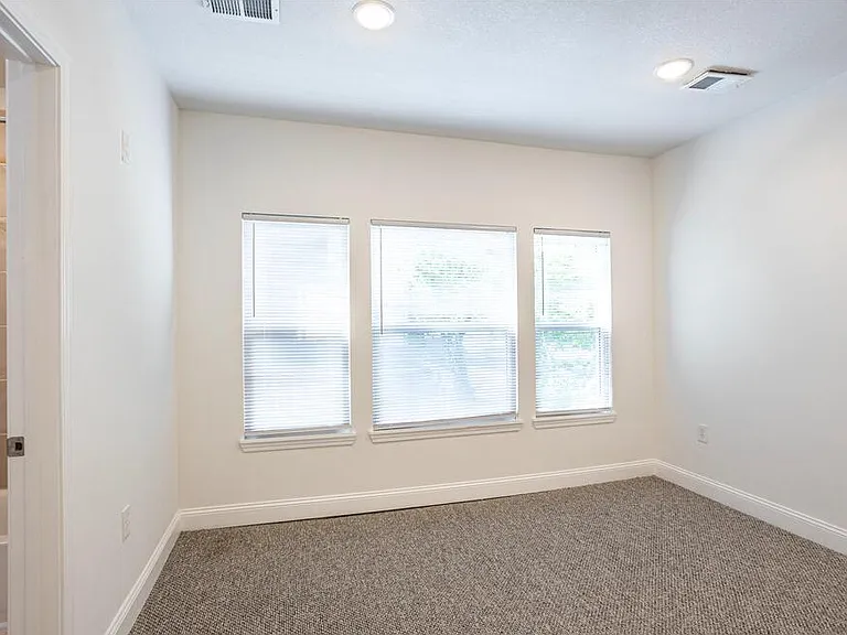 3605 Summit St #4 — Photo 8