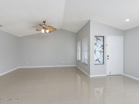 5th image of 321 Oak Haven Dr