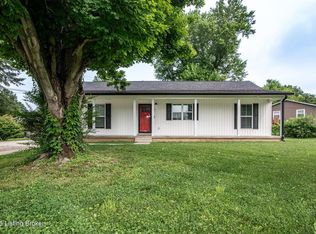 301 Edgebrook Dr, Vine Grove, KY 40175