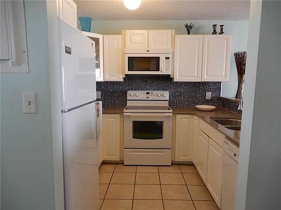 3rd image of 13953 Fortuna Bay Dr APT 8