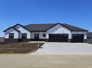237 Angela Jean Cir, Peosta, IA 52068