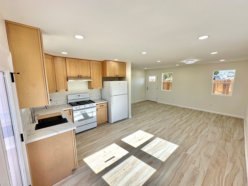 1st image of 1421 Rosalie Dr