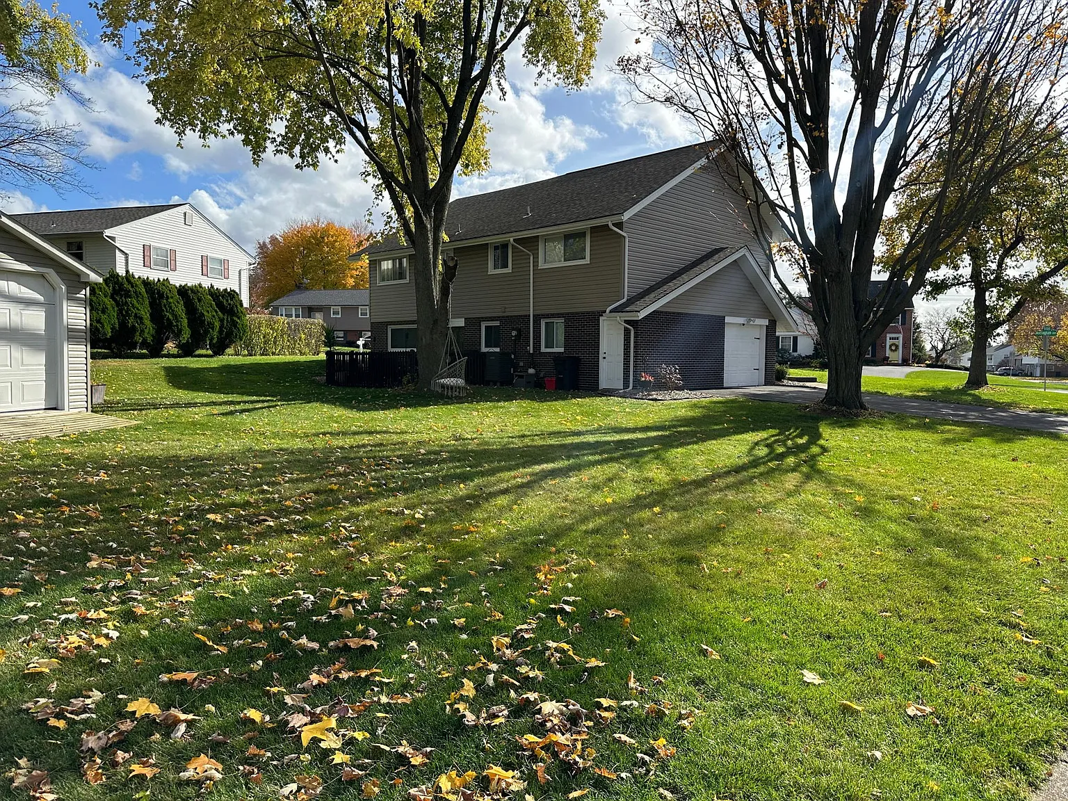 4 bed, 1836 sqft, $3,000 — Photo 2