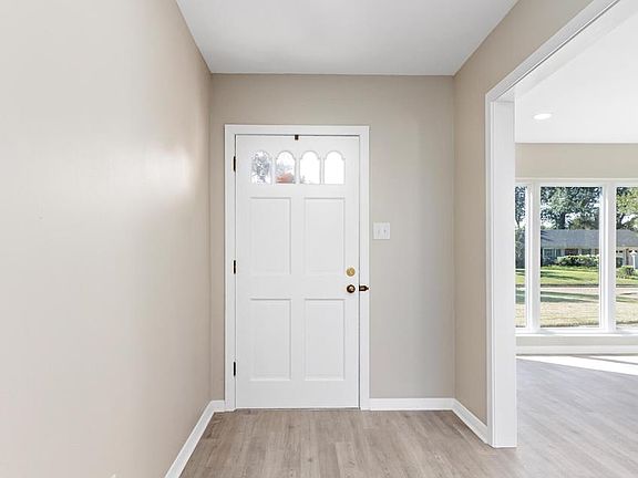 5th image of 3750 Kenwood Dr