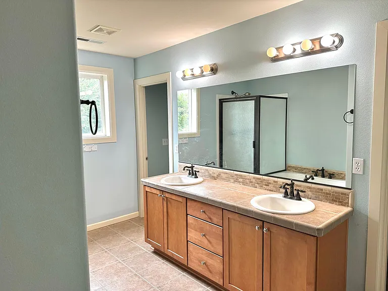 5817 NE 59th Ave — Photo 13
