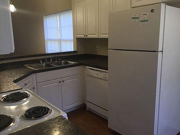 4th image of 1611 Horseshoe Dr
