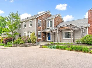 74 Oakwoods Dr, South Kingstown, RI 02879