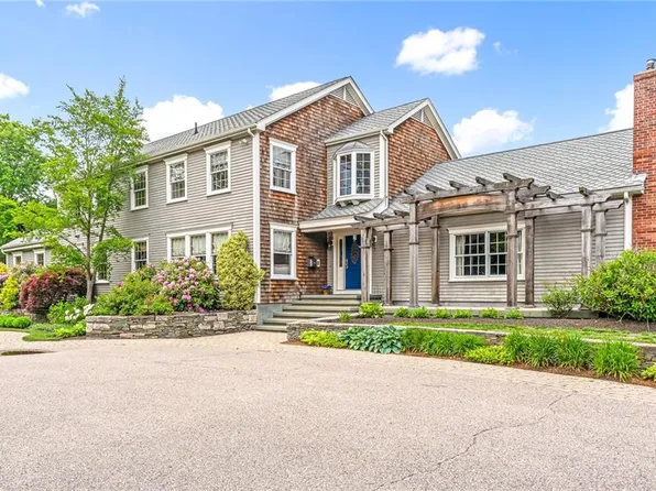 74 Oakwoods Dr, South Kingstown, RI 02879
