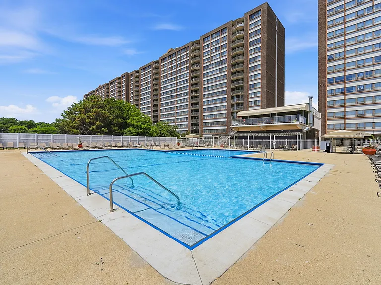 The Pavilion Apartments — Photo 18
