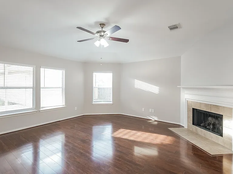 3830 Lake Ballinger Ln — Photo 4
