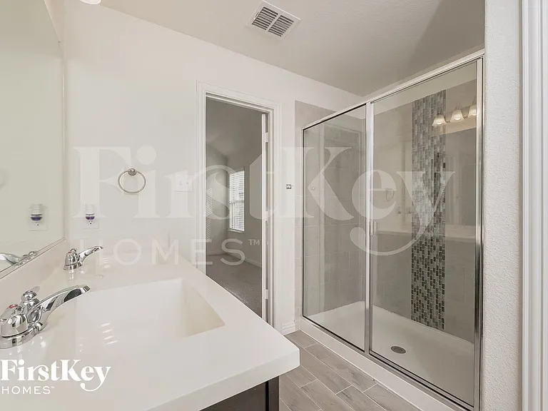 815 Silverbell St — Photo 8